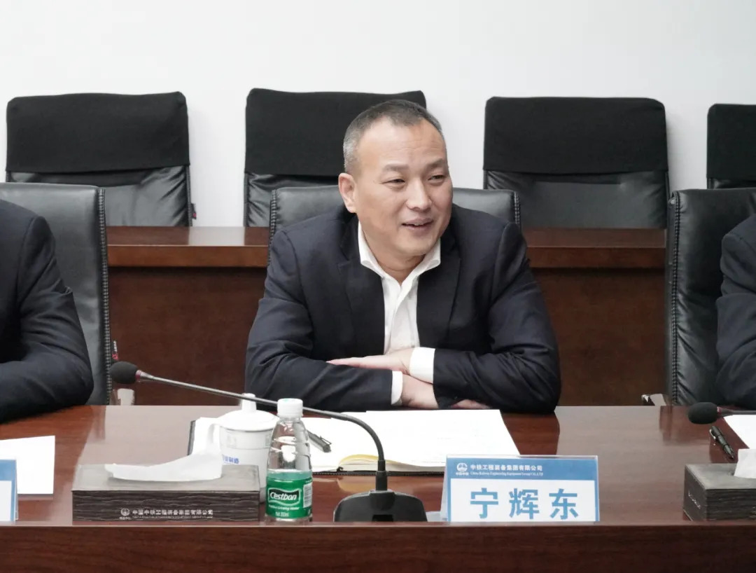 喜訊！重慶宇隧與中鐵裝備再次合作，成功簽約兩臺(tái)盾構(gòu)機(jī)！