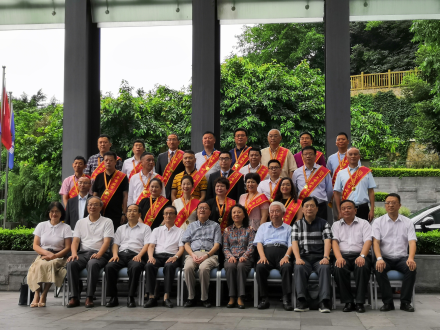 周波董事長(zhǎng)獲優(yōu)秀企業(yè)家榮譽(yù)稱(chēng)號(hào)簡(jiǎn)報(bào)